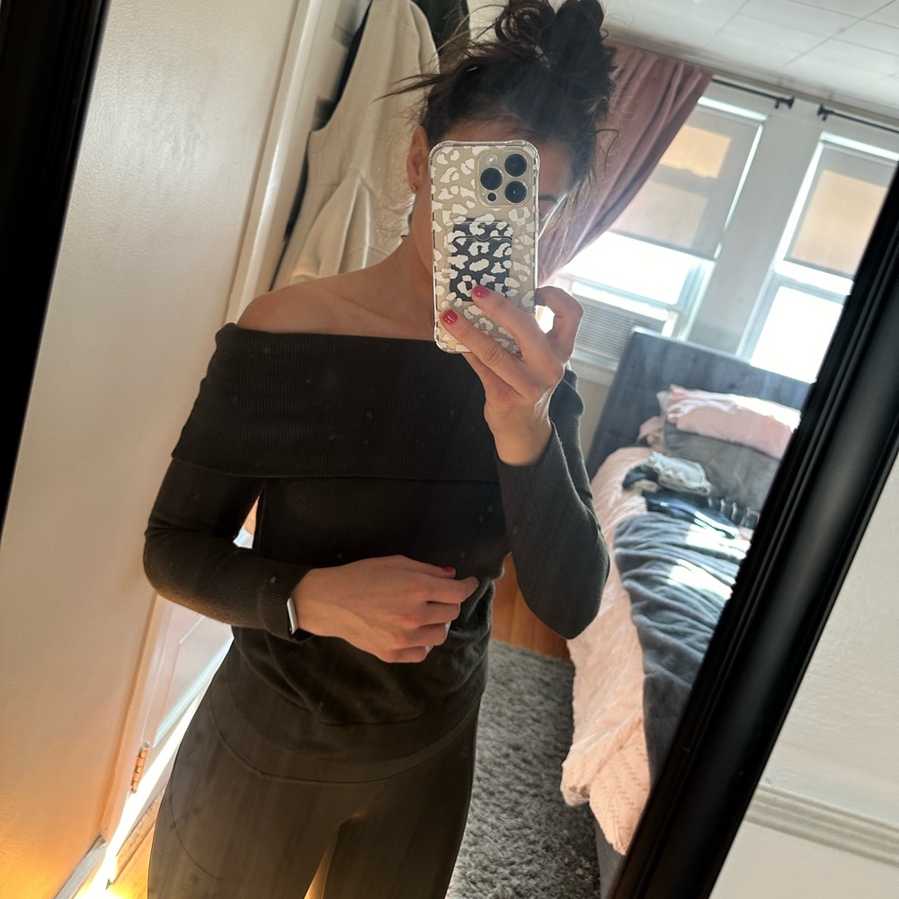 EUC DKNY: Off The Shoulder Green Sweater
